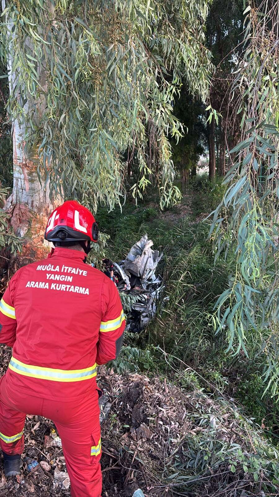 Muğla’da Tek Taraflı Trafik Kazası Can Aldı: Araç Şarampole Yuvarlandı, 1 Ölü 1